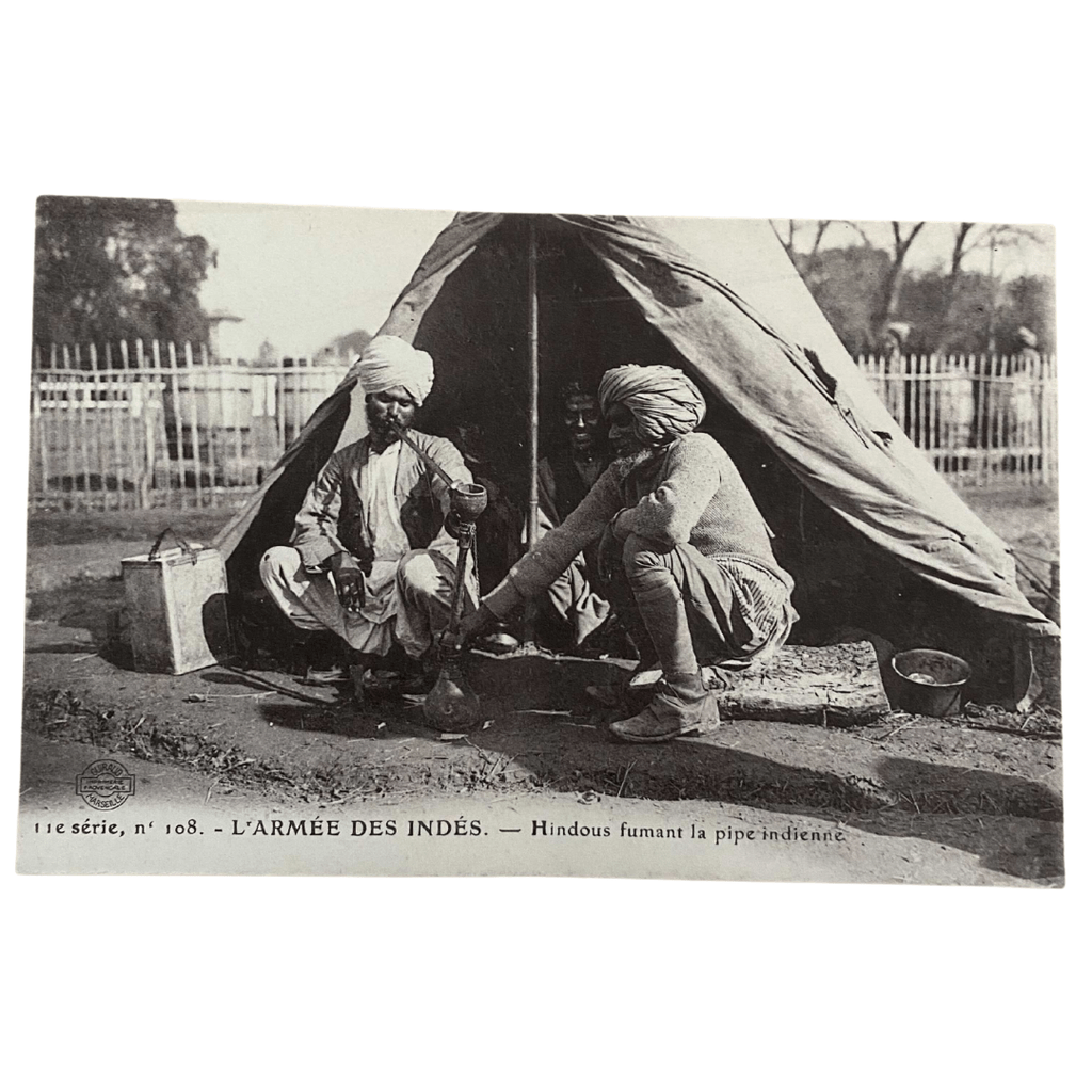 L'armee Des Indes - Hindous furmant la pipe indienne, 1914 - Used Antique Postcard - ramblingsofasikh